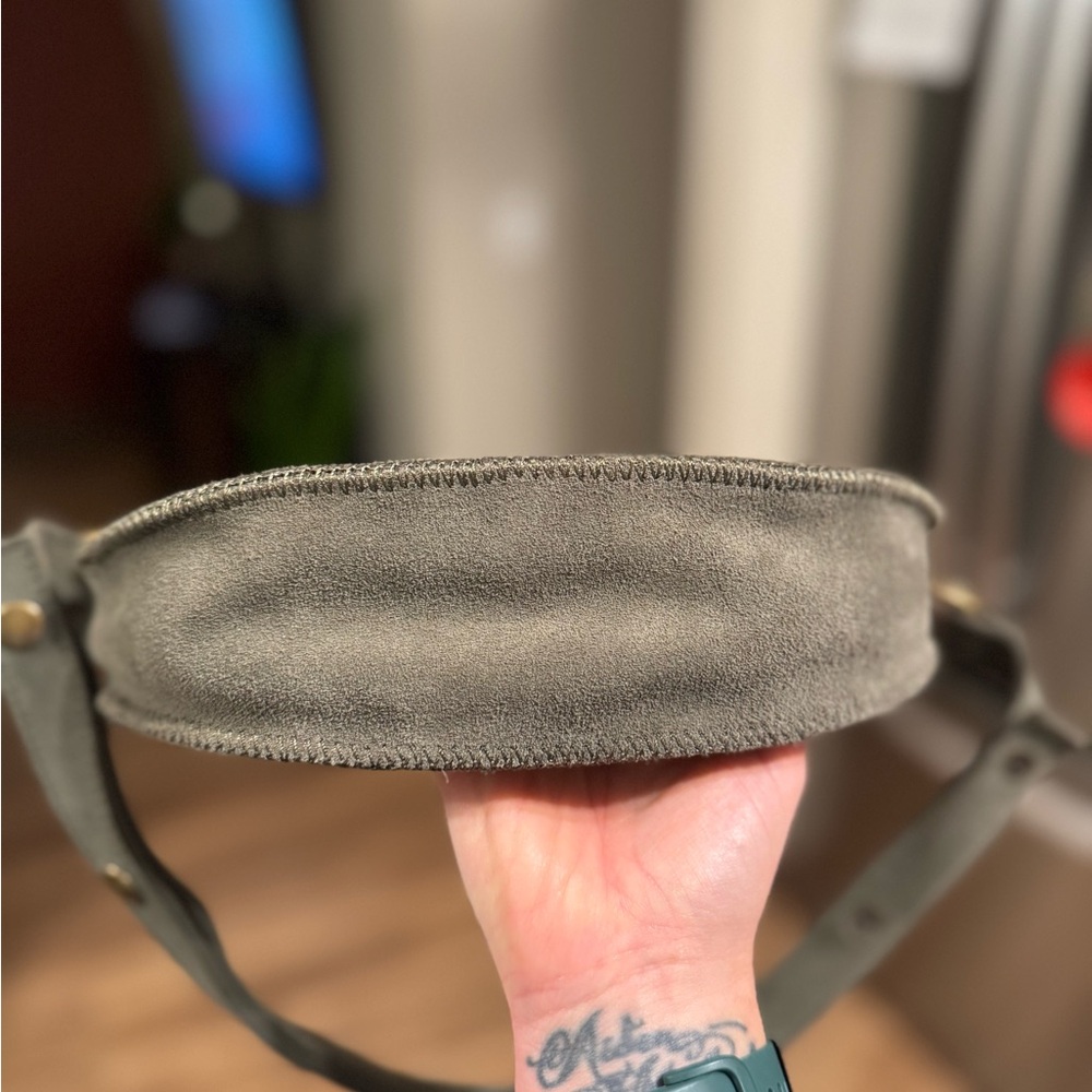 Lyons Leather Co. Moss Bee - Picture 3 of 6